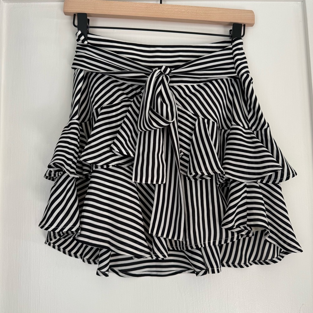 Express Black and White Striped‎ Ruffle Mini Skirt with adjustable tie Y2K style